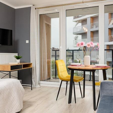 Studio With Balcony Warsaw Kokoryczki By Noclegi Renters Exterior foto
