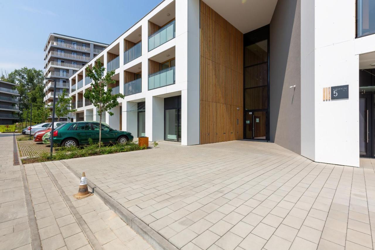 Studio With Balcony Warsaw Kokoryczki By Noclegi Renters Exterior foto